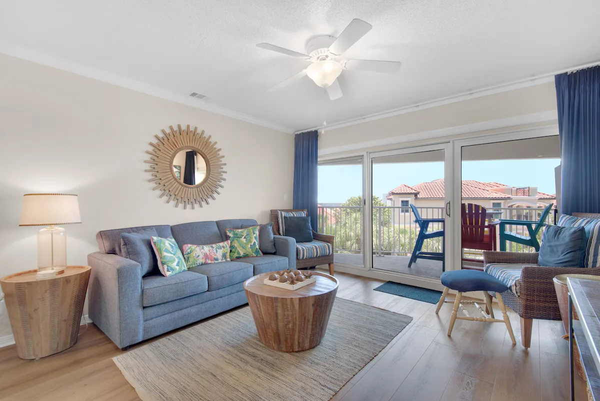 Living Room w/ Queen Sleeper Sofa