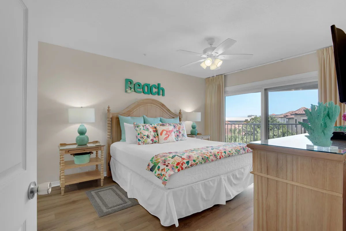 King Bedroom w/ Attached Bathroom