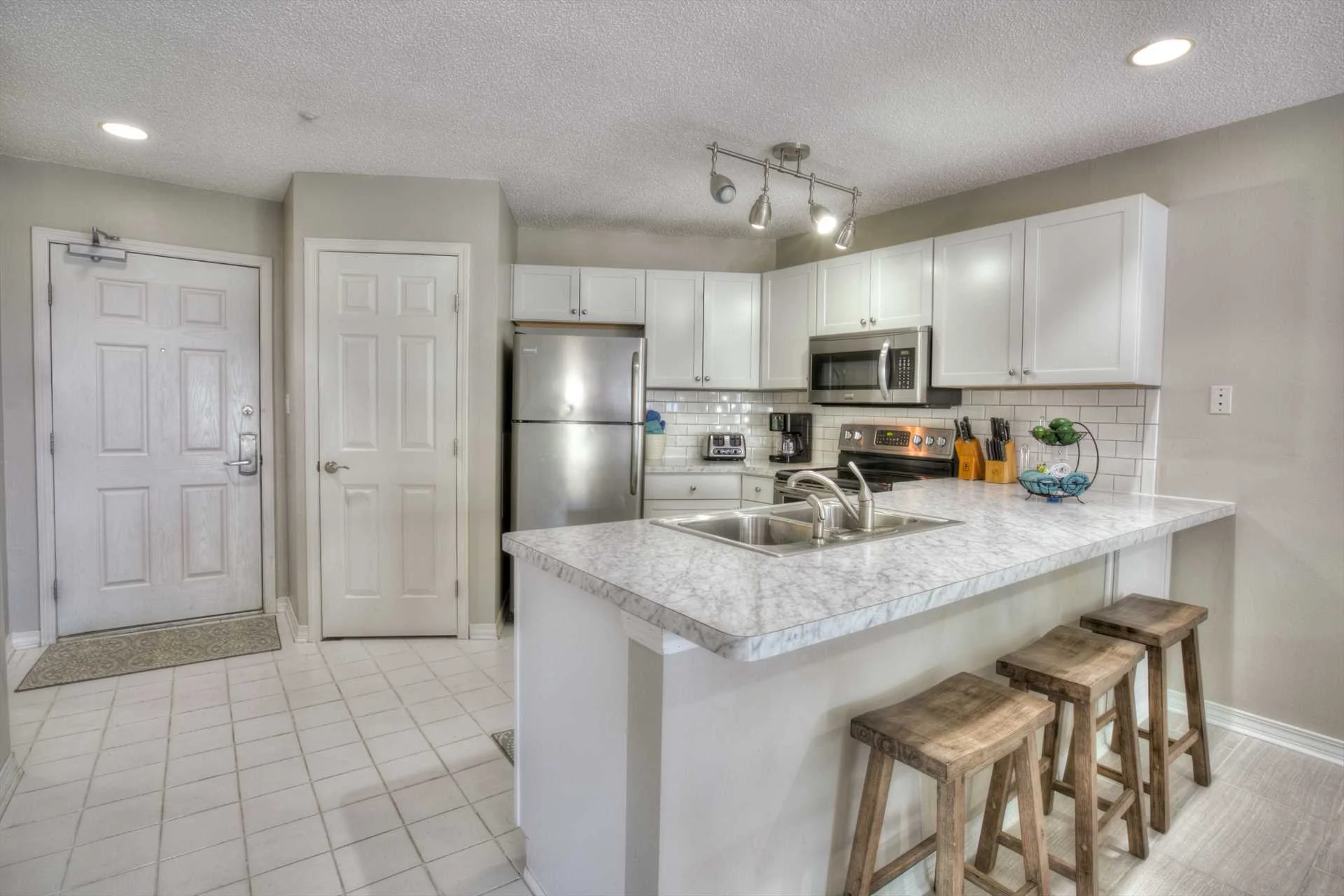 Gulfview corner unit - Photo 3