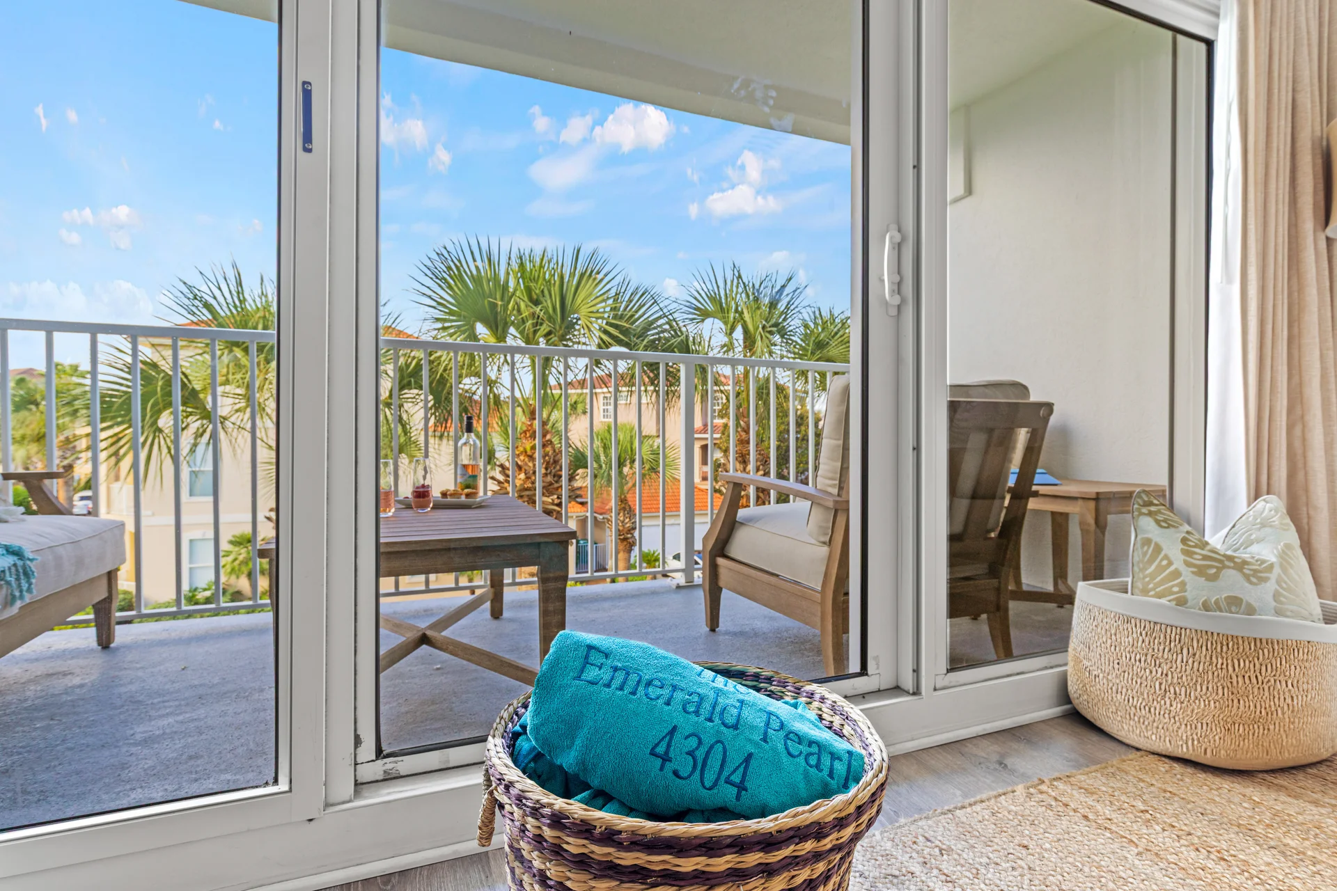 The Emerald Pearl - water view, steps to the beach - Luxury without compromise. Value without comparison.  - Photo 4