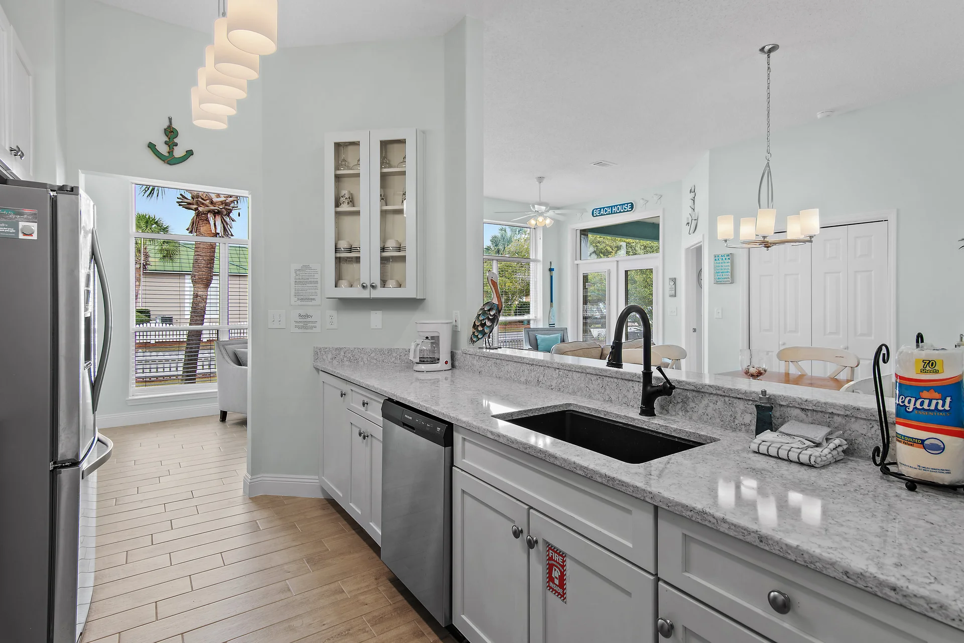 Newly Renovated Private Beach Cottage - Photo 4