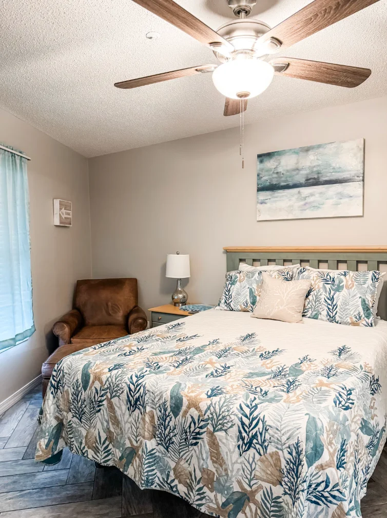 Guest bedroom with a queen size bed & en suite bathroom