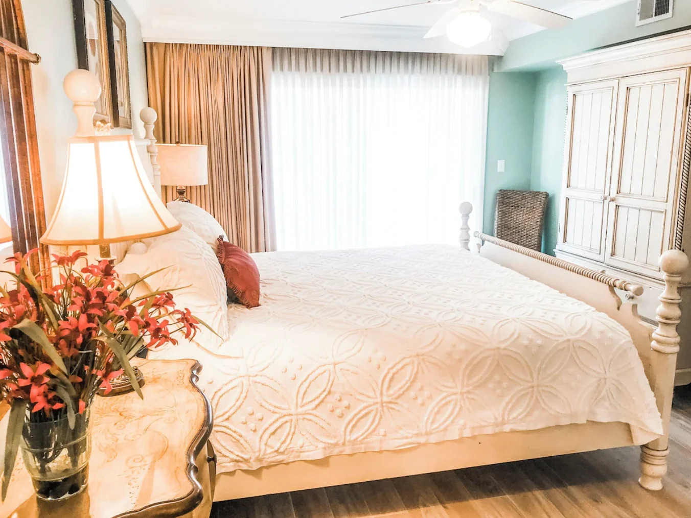 Main/primary bedroom