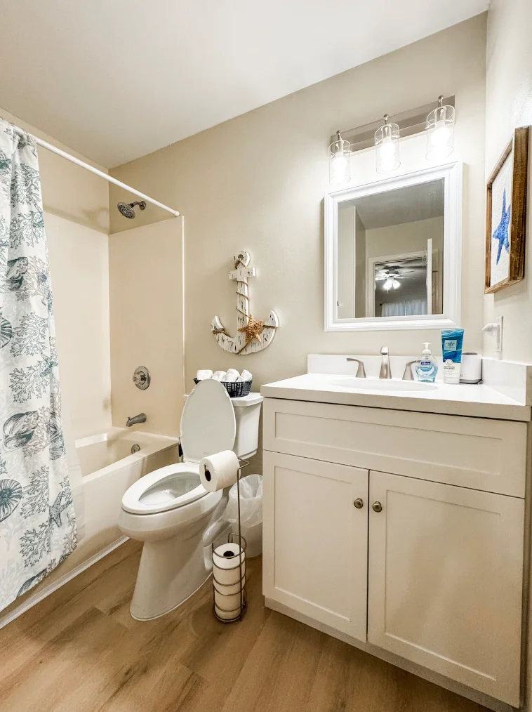 The guest bathroom has a tub/shower combination