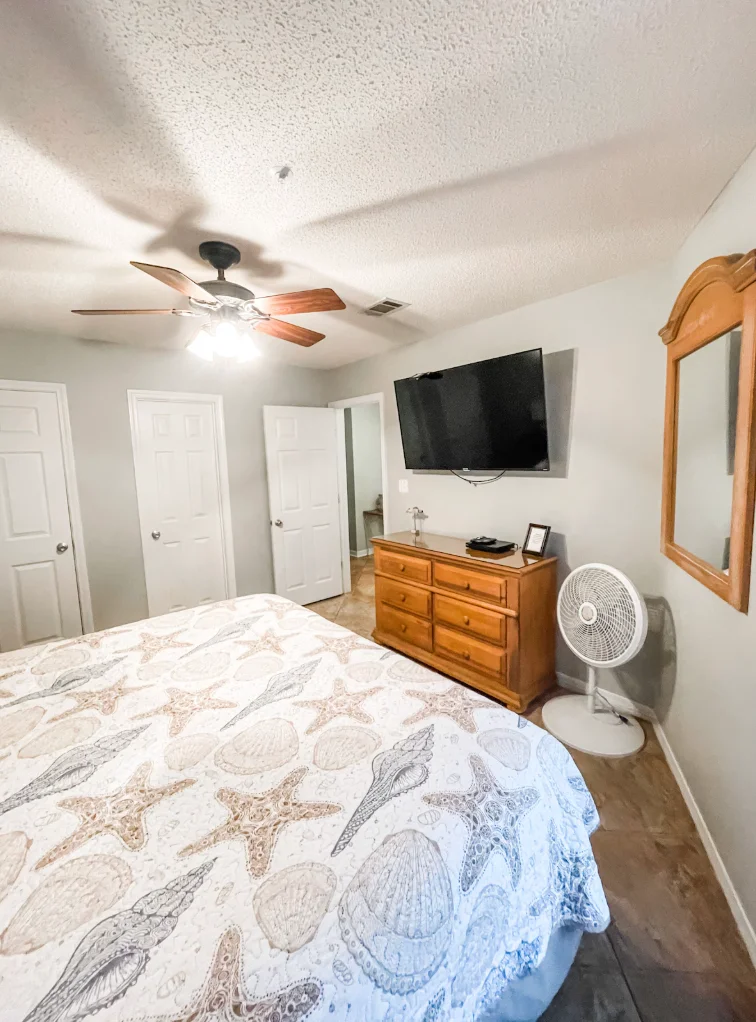 Second bedroom with an en suite bathroom and Smart TV