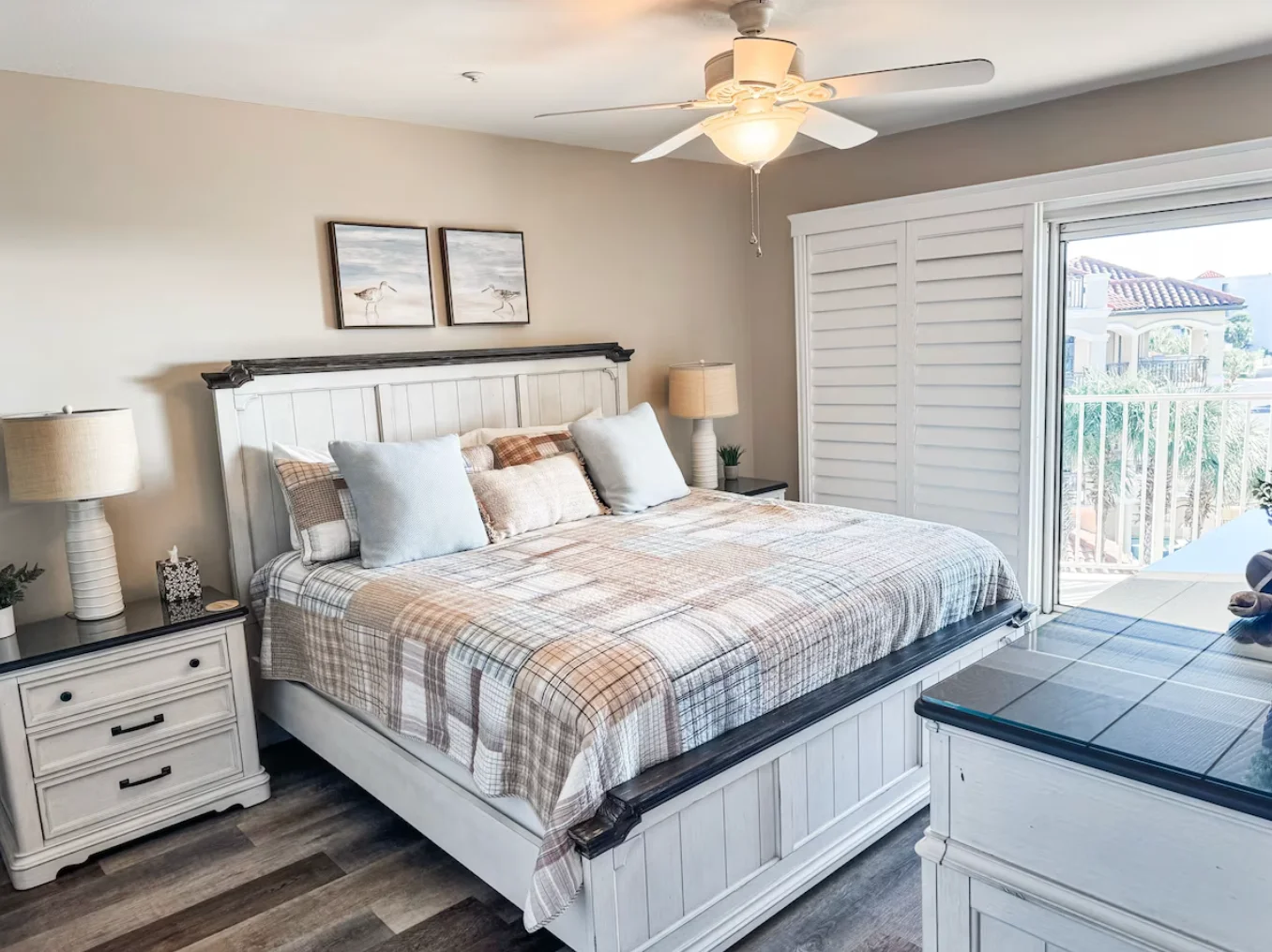 Main bedroom features a king size bed w/ a connecting balcony w/ a ocean view.