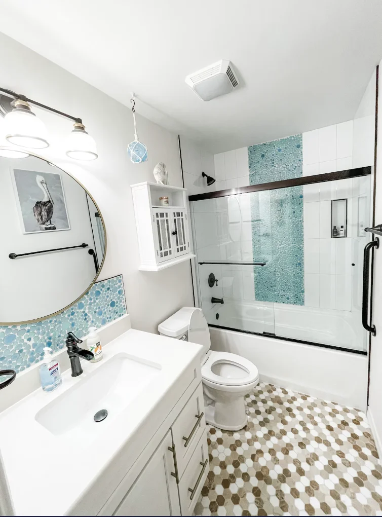 Main/primary bathroom (connected to main bedroom) is a tub/shower combination