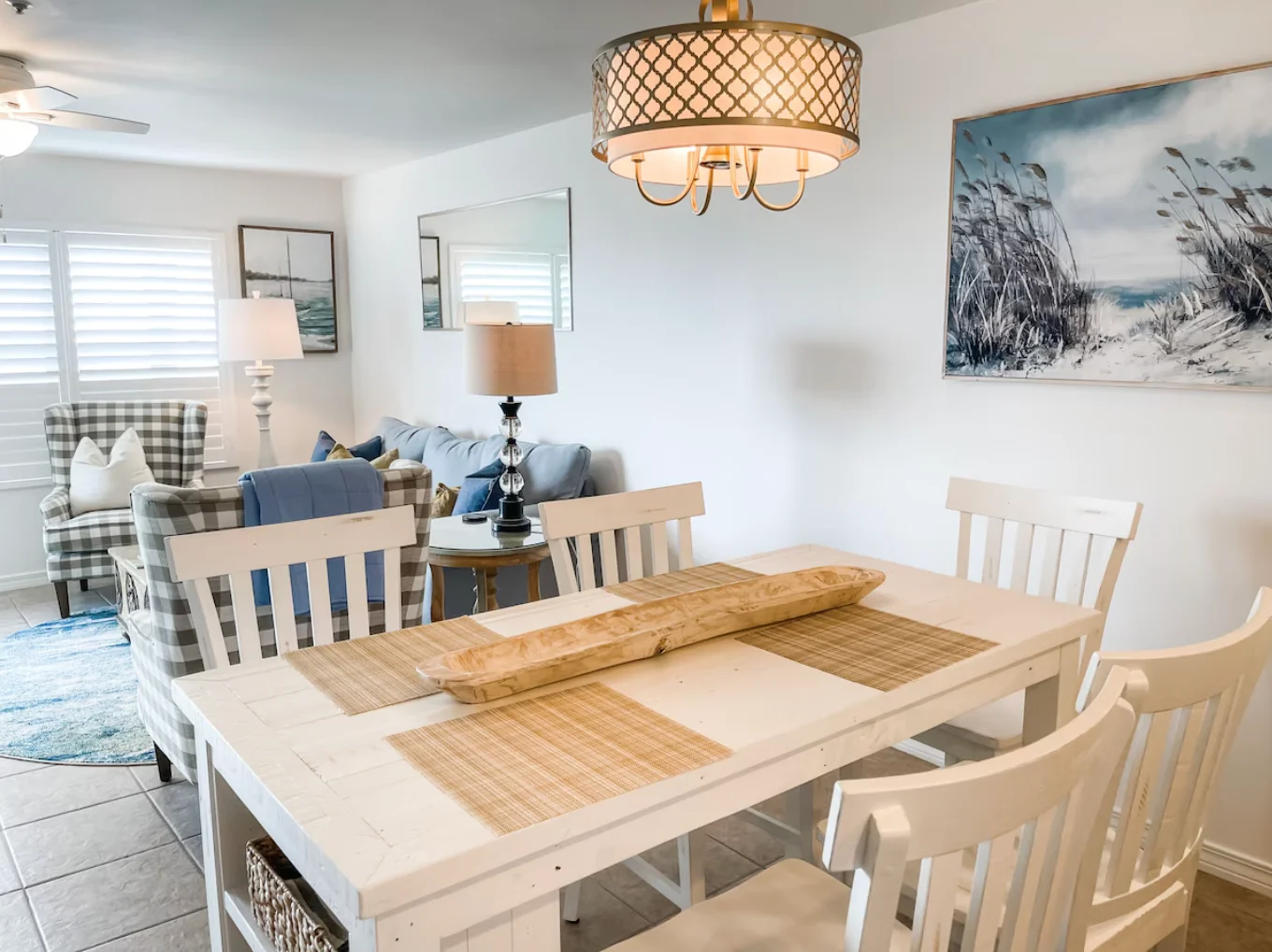 The dining area seats 6 people (6th chair not pictured).
