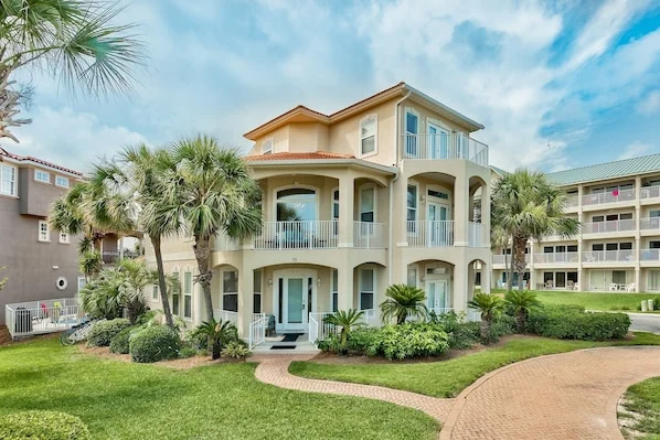 Your Next Vacation Home has room for 21