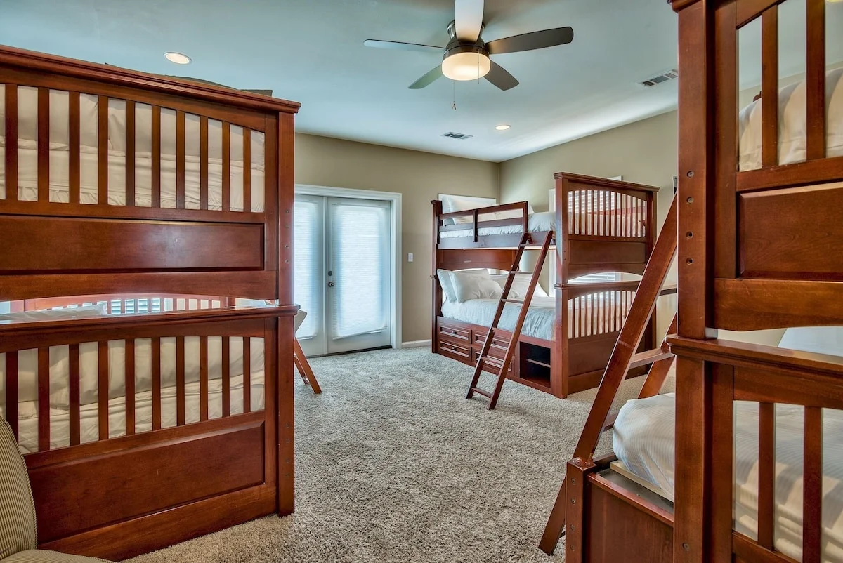 Bunkroom has 4 queen bunks and one twin bed!