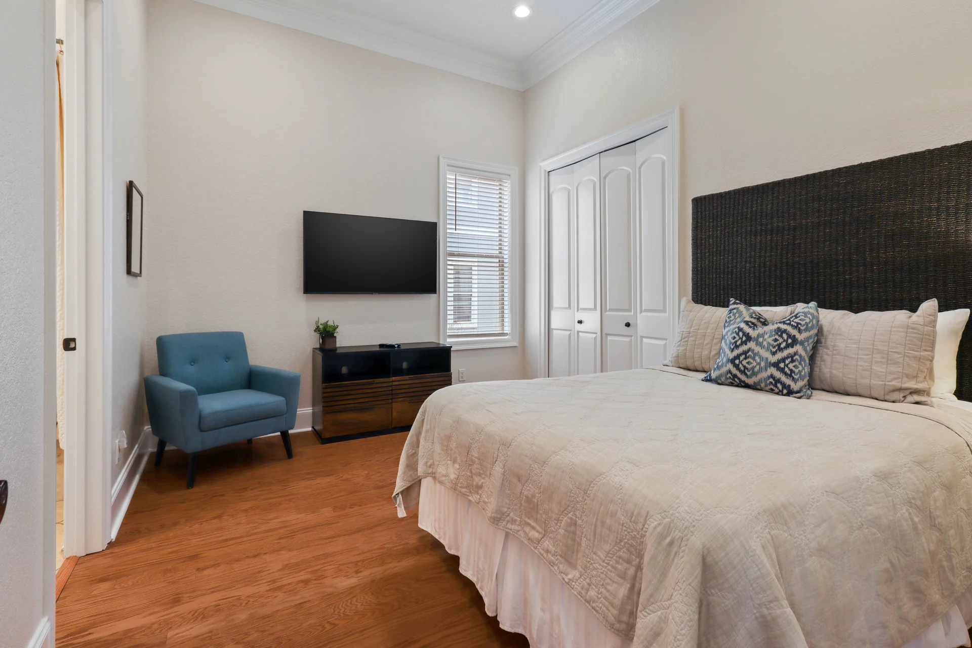 First floor queen suite