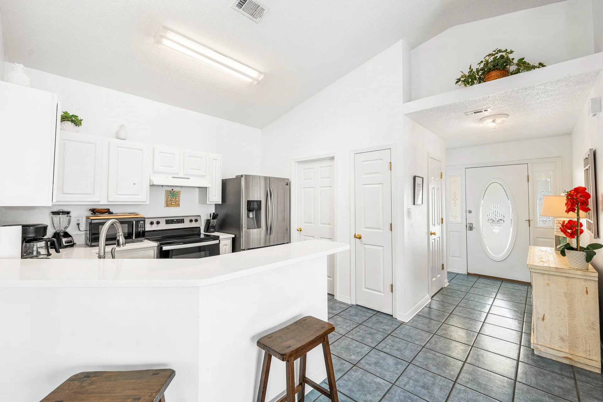 Charming Cottage in Maravilla Homes - Photo 2