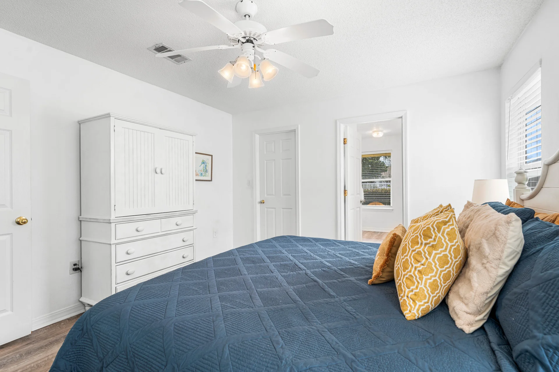 Charming Cottage in Maravilla Homes - Photo 8