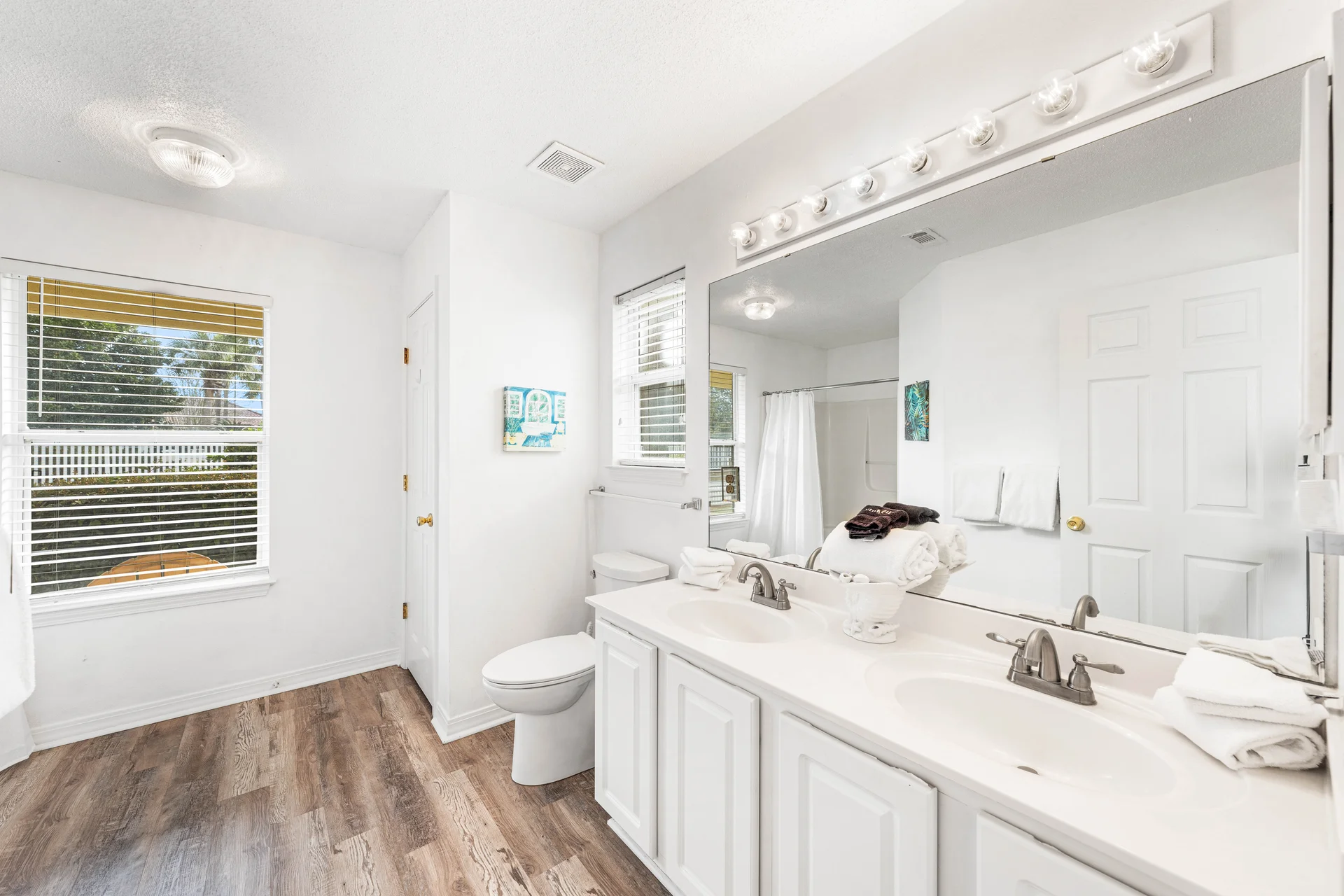 Charming Cottage in Maravilla Homes - Photo 10