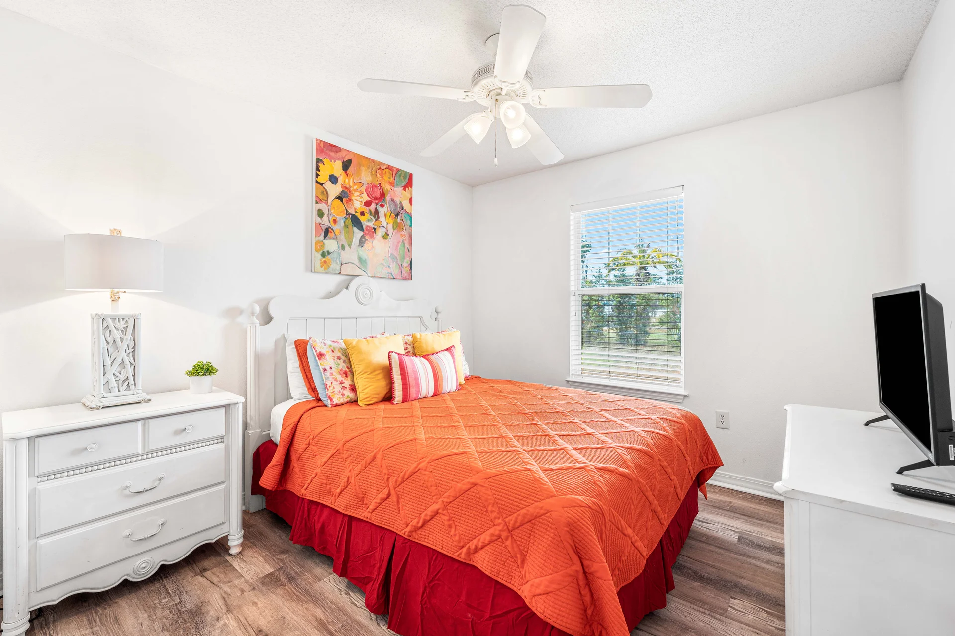 Charming Cottage in Maravilla Homes - Photo 13