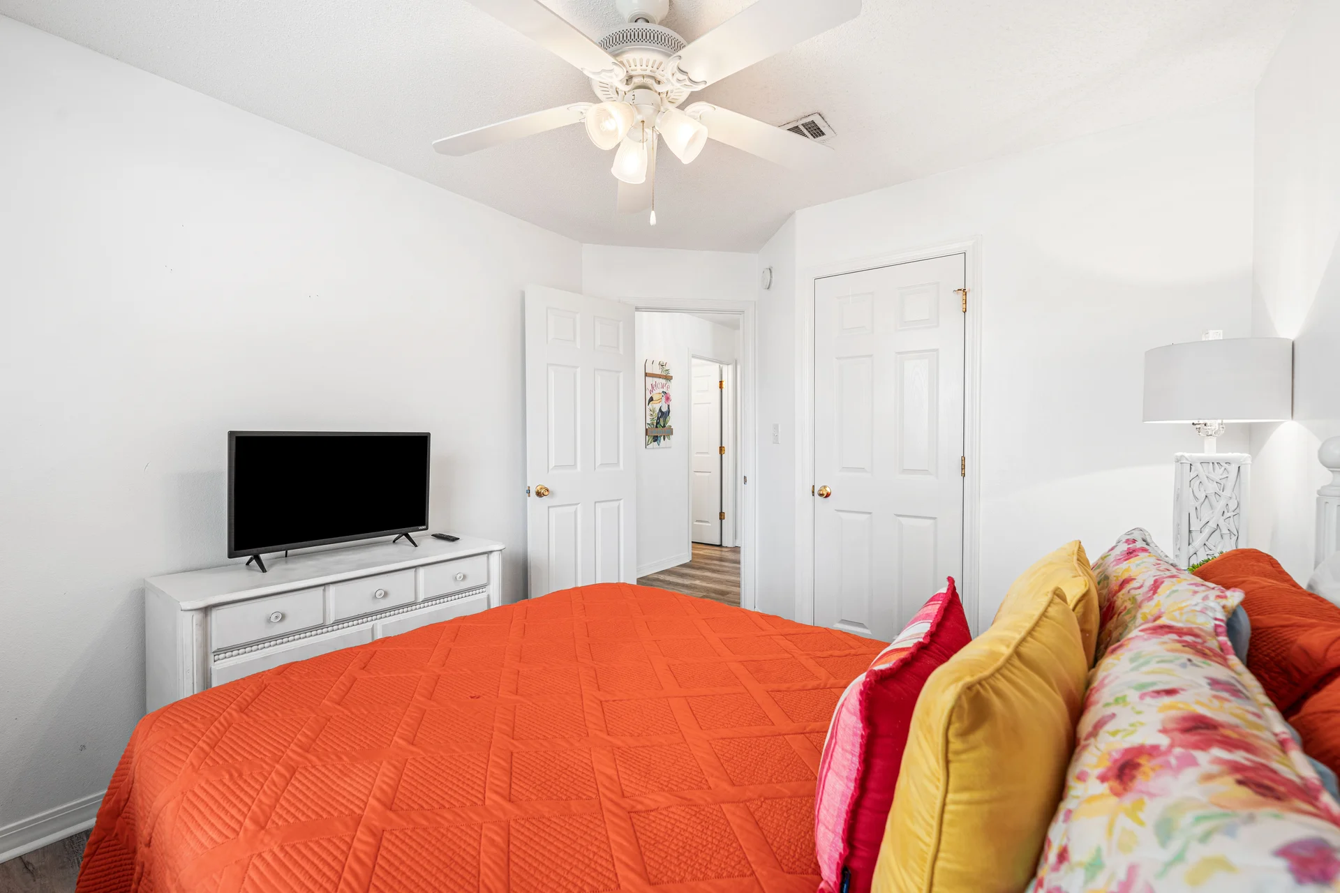 Charming Cottage in Maravilla Homes - Photo 14