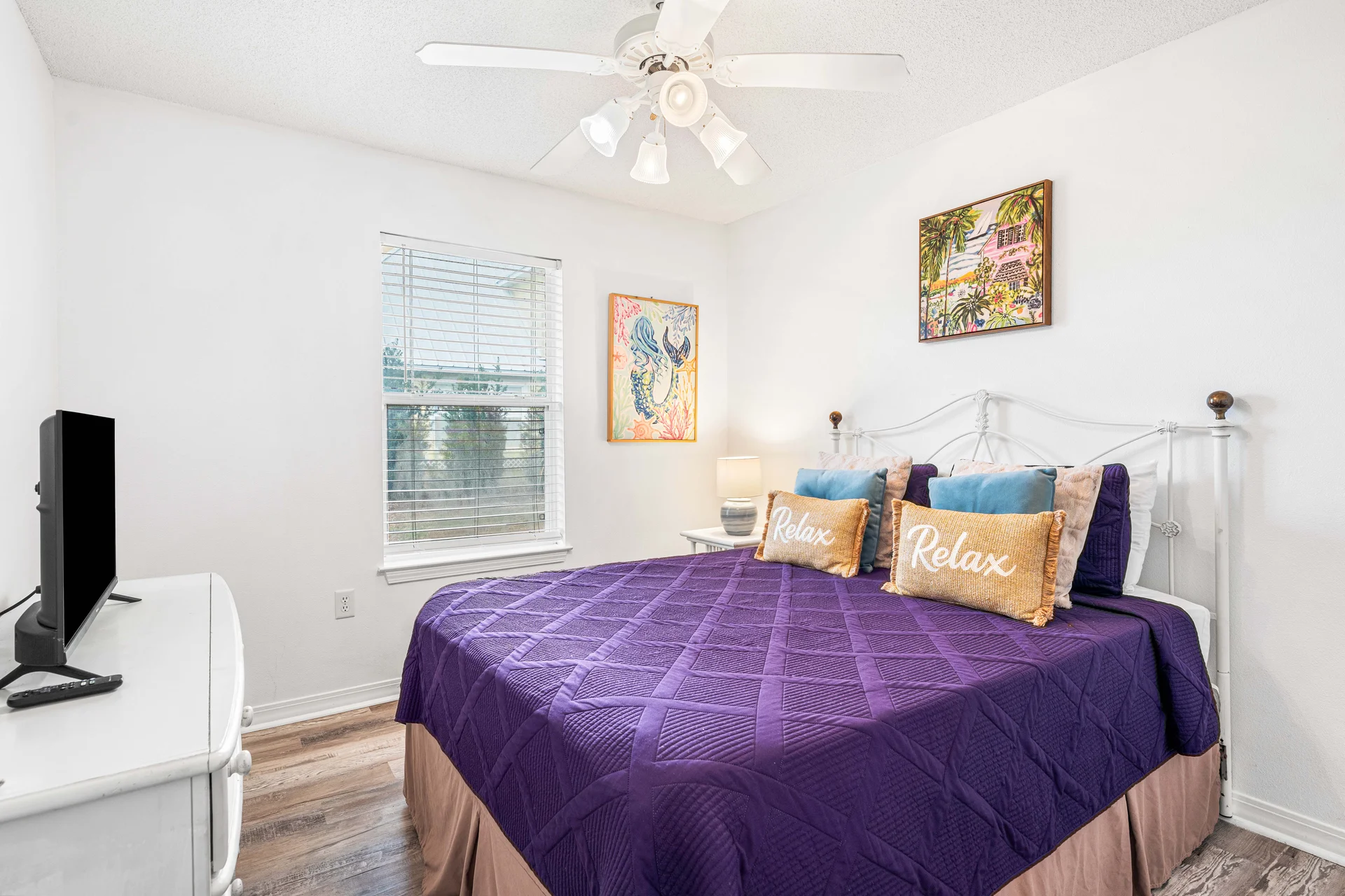 Charming Cottage in Maravilla Homes - Photo 15