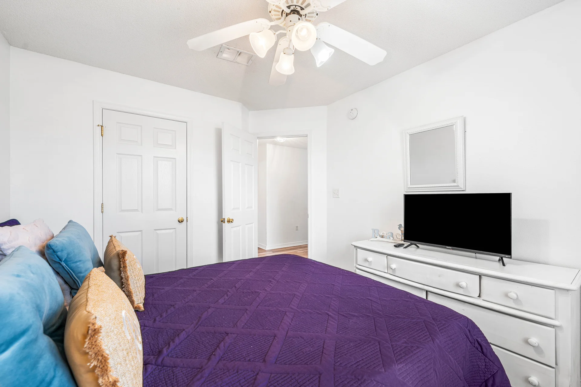 Charming Cottage in Maravilla Homes - Photo 16