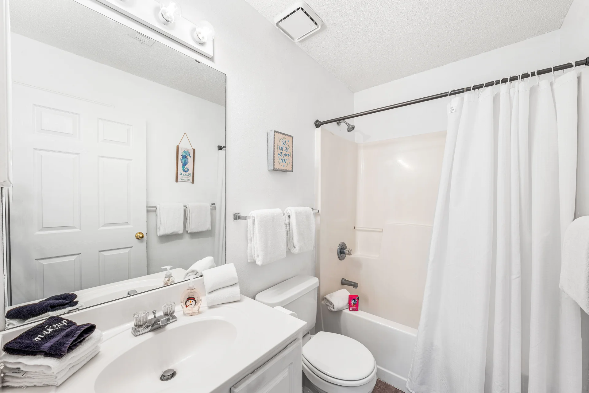 Charming Cottage in Maravilla Homes - Photo 17