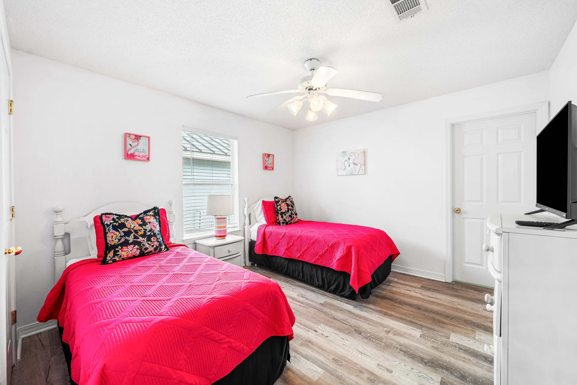 Charming Cottage in Maravilla Homes - Photo 18