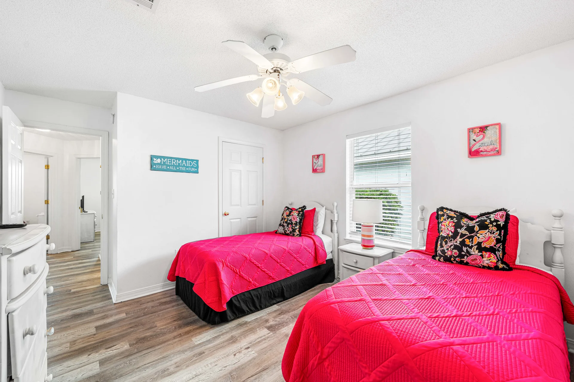 Charming Cottage in Maravilla Homes - Photo 19