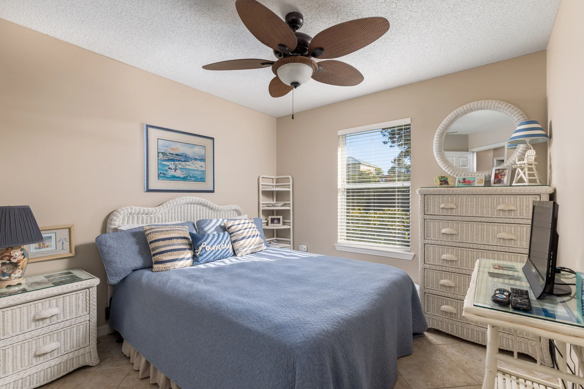 Large Private Beach! Pickleball! Pools! Hot Tub! Grills! Beach Service Included! - Photo 7