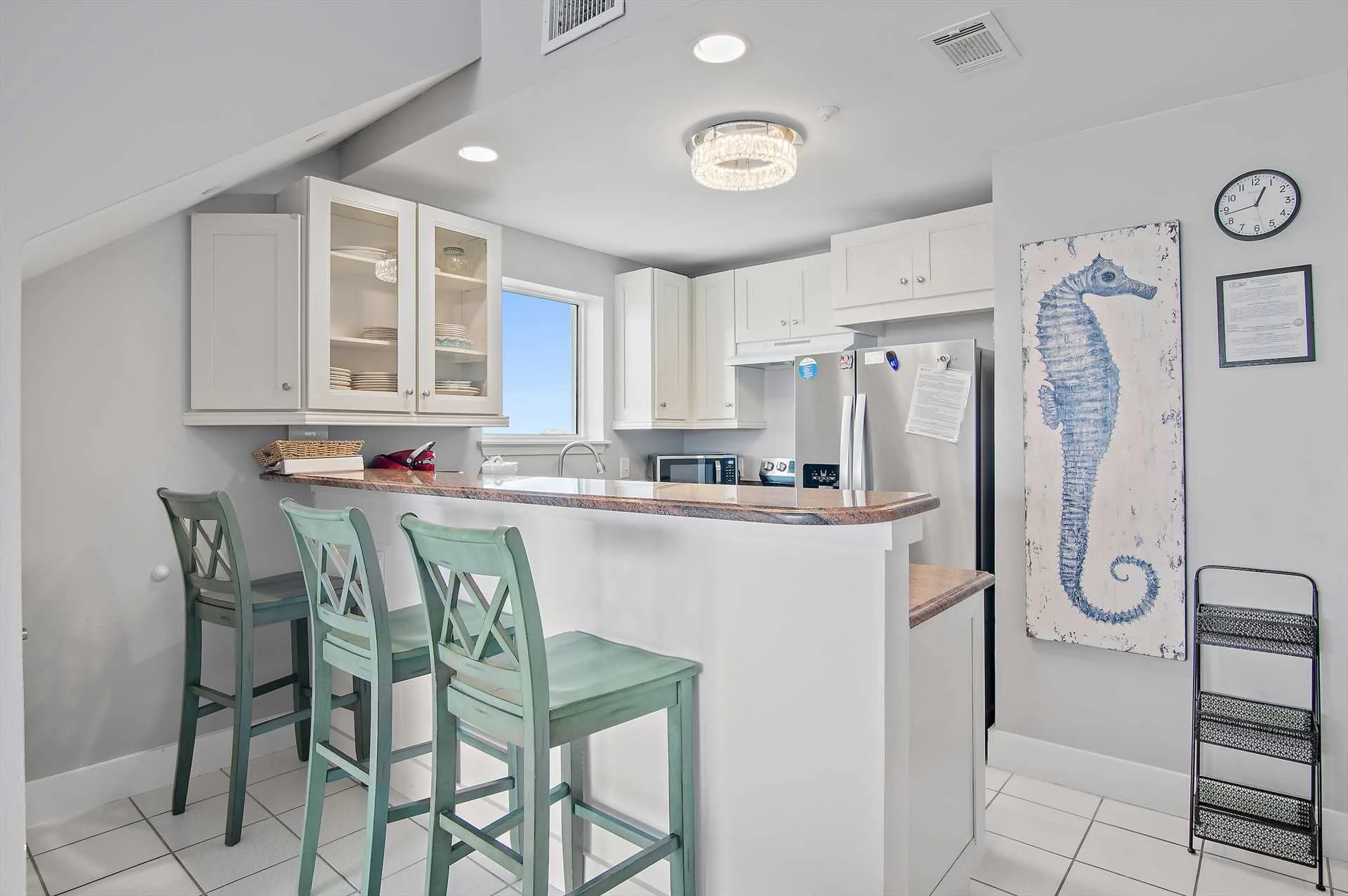 With its convenient location, pet-friendly policy, and family-focused layout, Maravilla 4412 is perfect for a budget-conscious family beach getaway. Whether you’re relaxing on the patio, enjoying the  - Photo 4