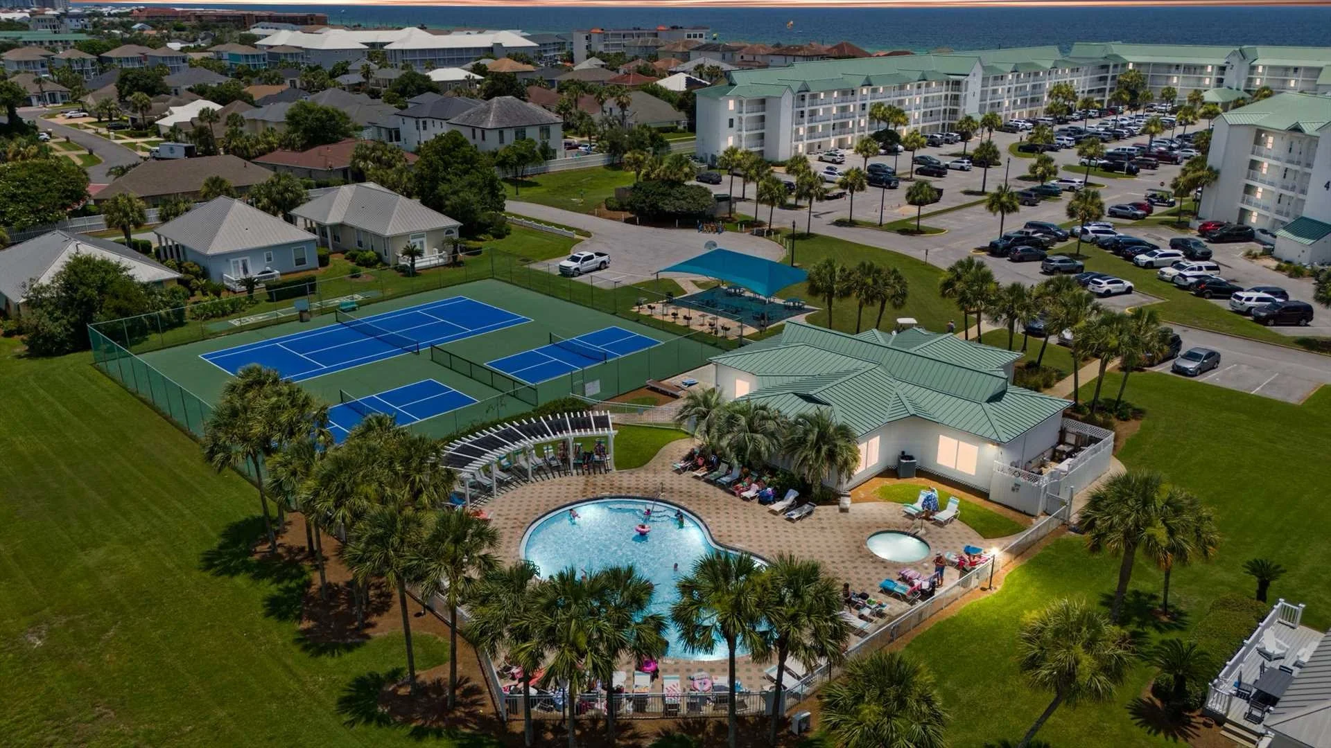 With its convenient location, pet-friendly policy, and family-focused layout, Maravilla 4412 is perfect for a budget-conscious family beach getaway. Whether you’re relaxing on the patio, enjoying the  - Photo 8