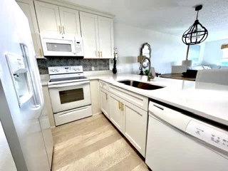 Gulf Front! Beachfront Condo | 2 BR, 2 BA, Sleeps 6 | Pets Welcome | 2 Pools, Hot Tub | Pickleball, Tennis, Fitness, Basketball | Free Beach Chair Set-up Included *  - Photo 4