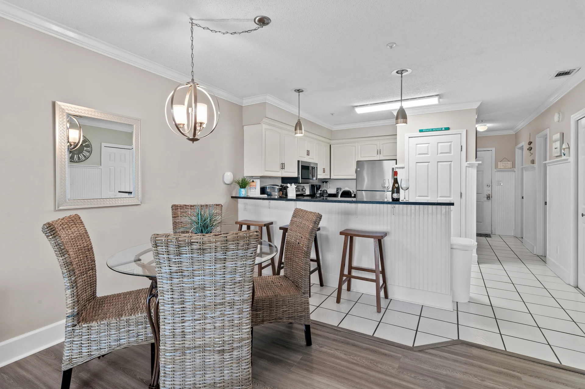 Maravilla 3br/2ba~Updated!~Sleeps 8~Free Beach Service! Top-Floor! Unit 1412 - Photo 6