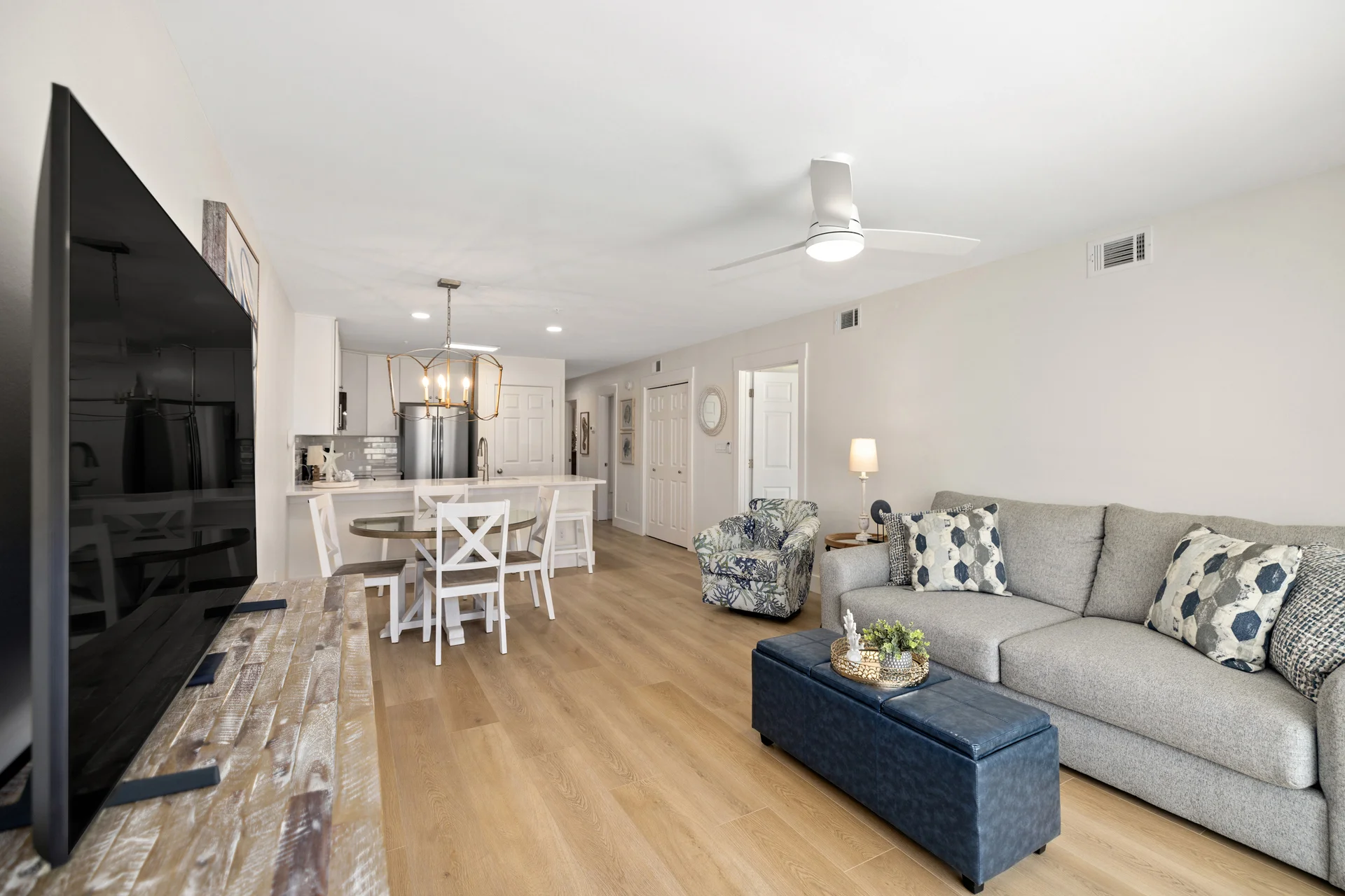 Newly Renovated Ground Floor 3 BR w/ Beach Service - Photo 2