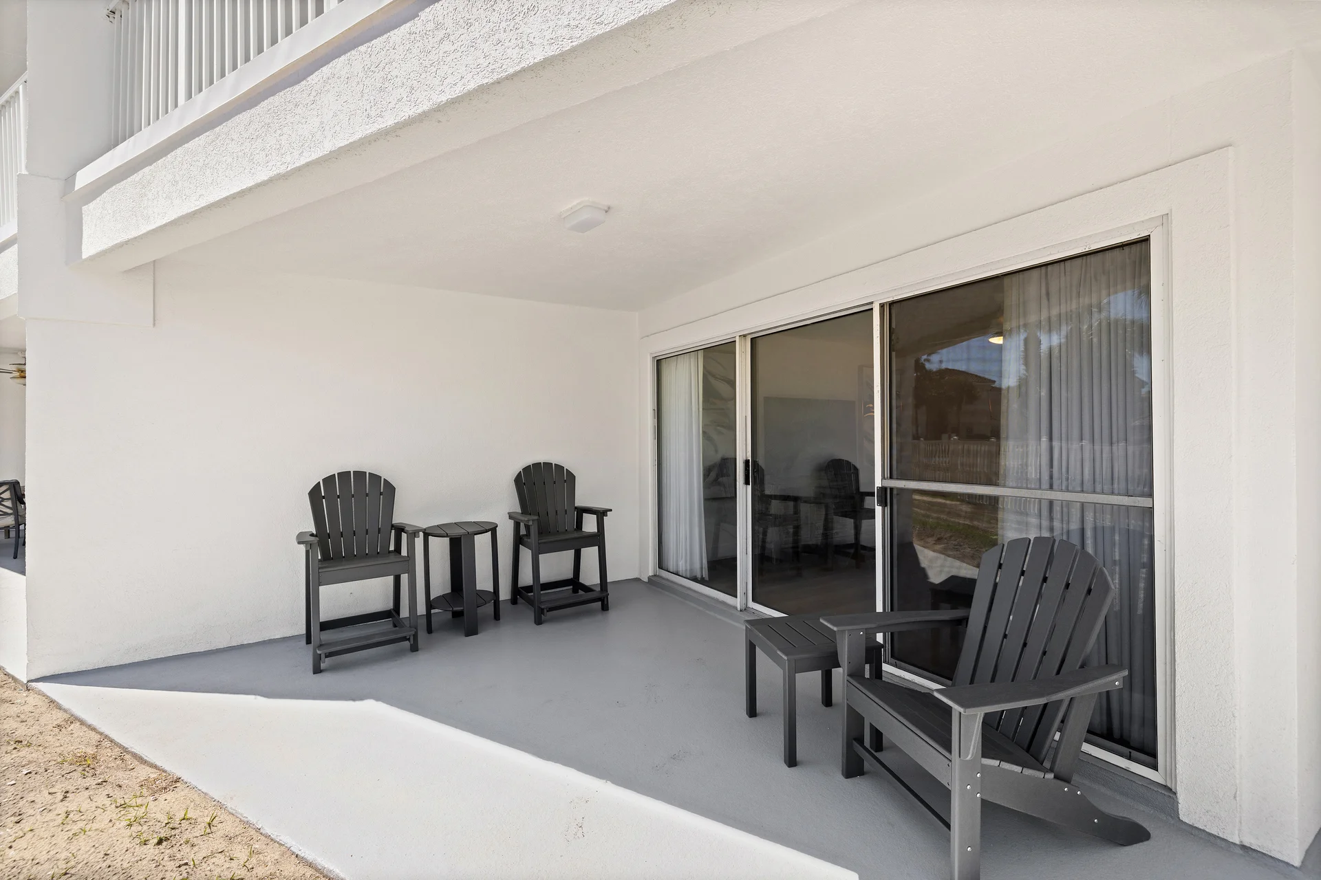 Newly Renovated Ground Floor 3 BR w/ Beach Service - Photo 15