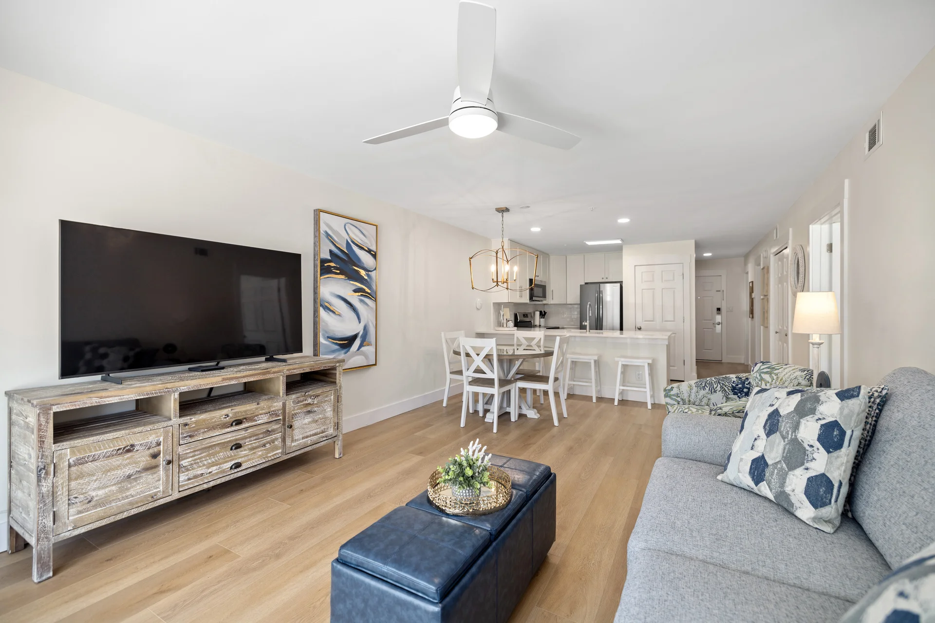 Newly Renovated Ground Floor 3 BR w/ Beach Service - Photo 3