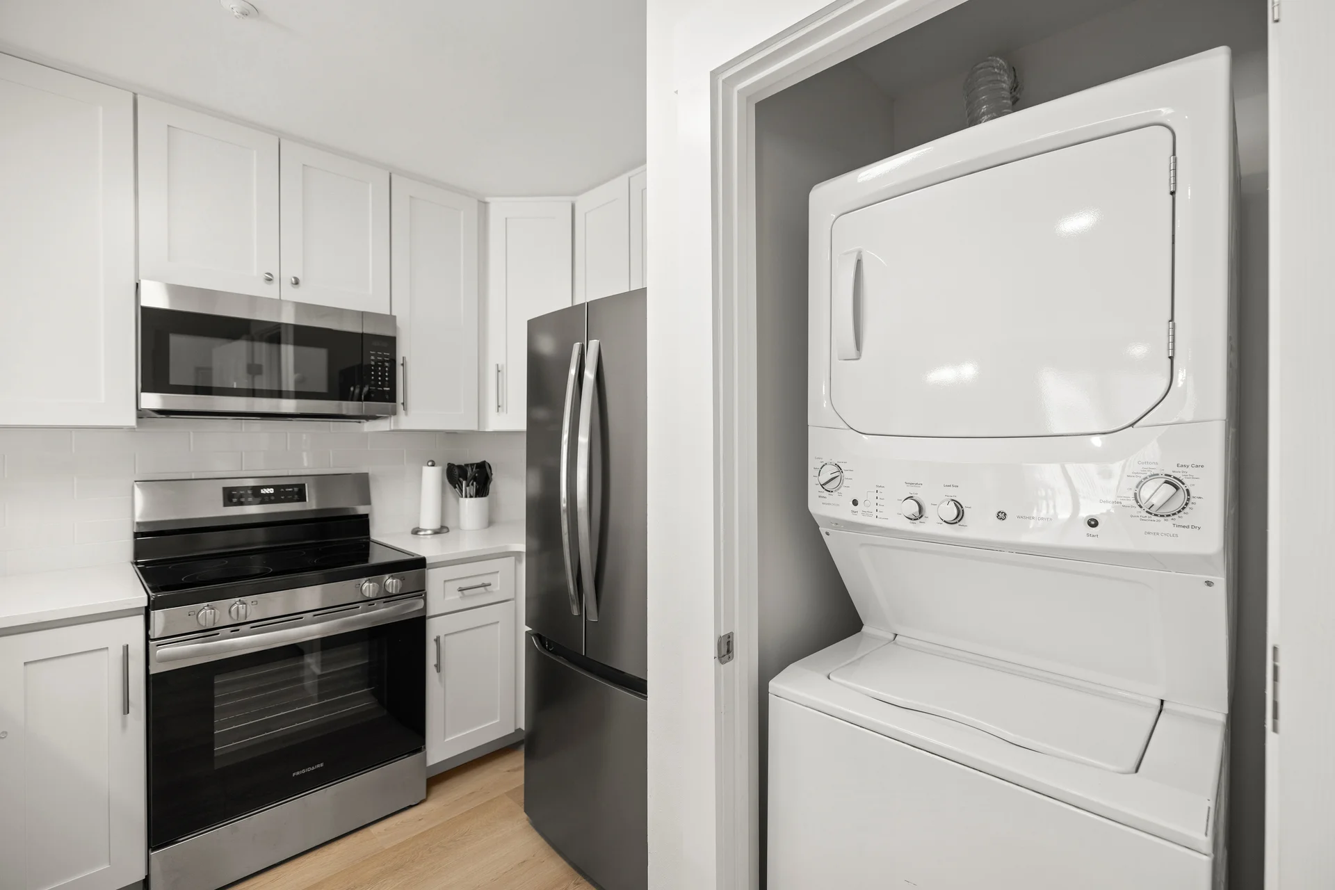 Newly Renovated Ground Floor 3 BR w/ Beach Service - Photo 7