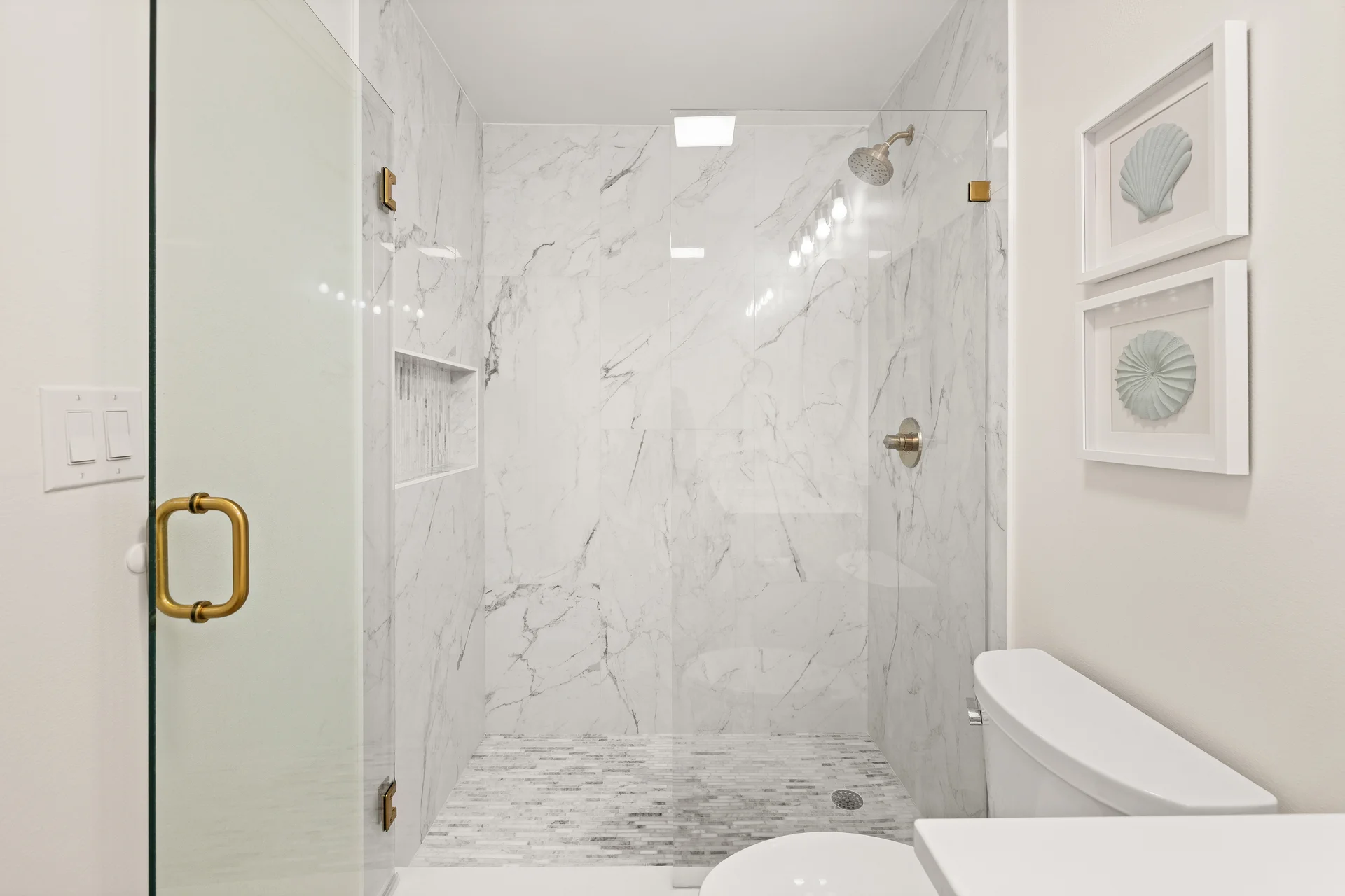 Newly Renovated Ground Floor 3 BR w/ Beach Service - Photo 10