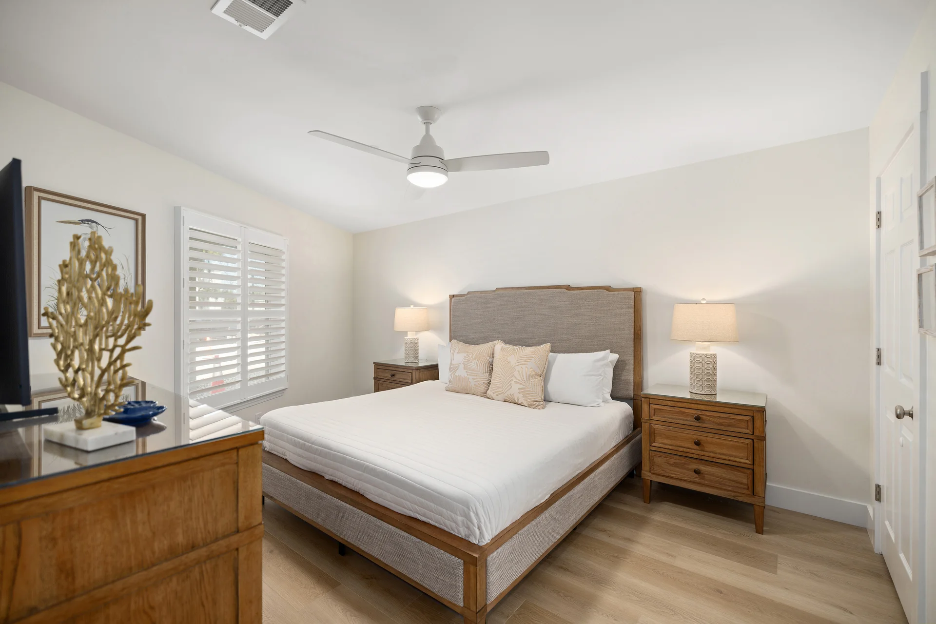 Newly Renovated Ground Floor 3 BR w/ Beach Service - Photo 11