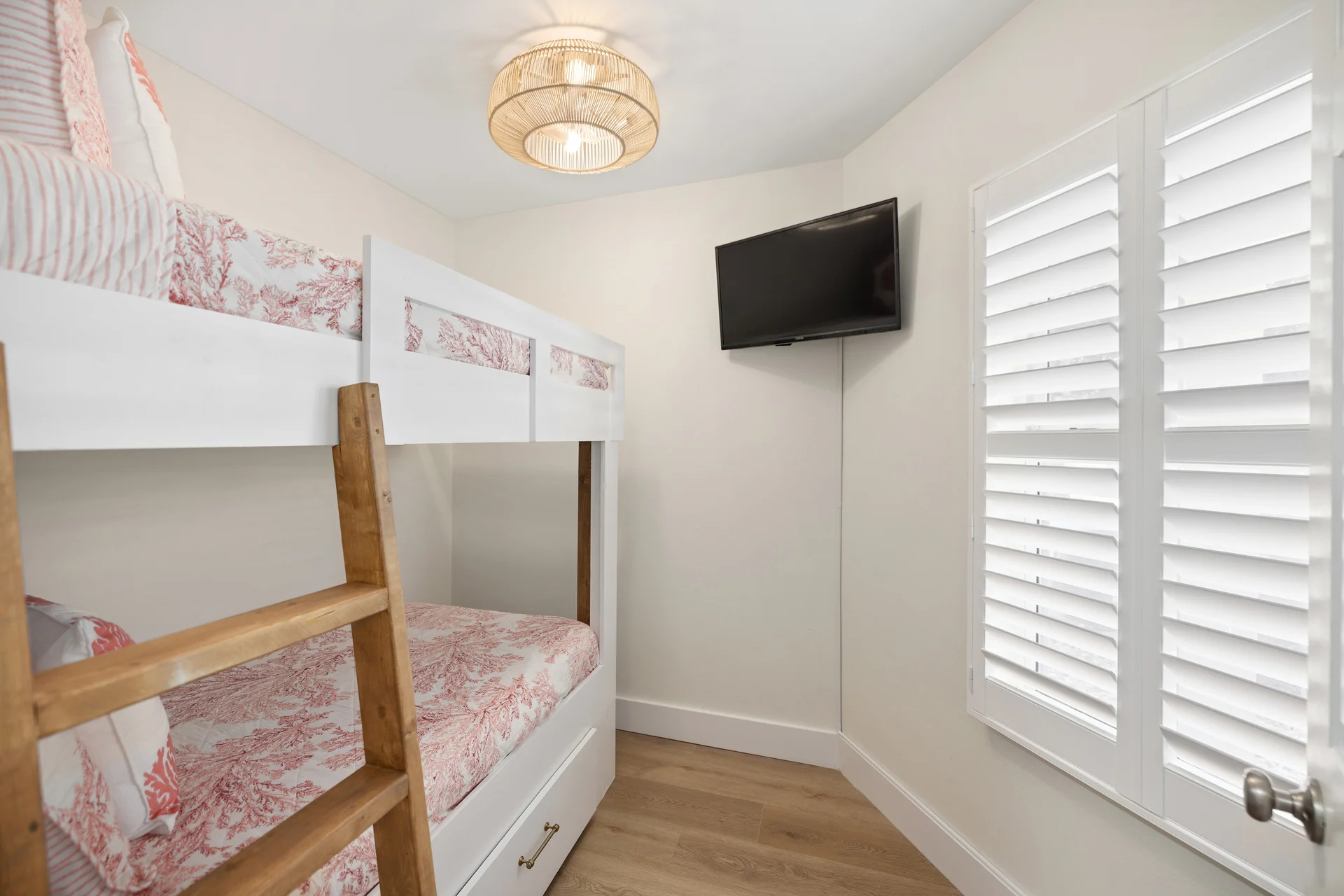 Newly Renovated Ground Floor 3 BR w/ Beach Service - Photo 14