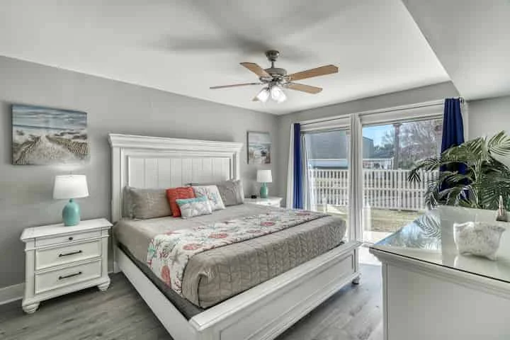 Modern, Updated Ground Floor Unit, Walk to Private Beach, Chair Service Included, 2 Pools, Hot Tub, Tennis, Basketball, Gym Onsite - Photo 10