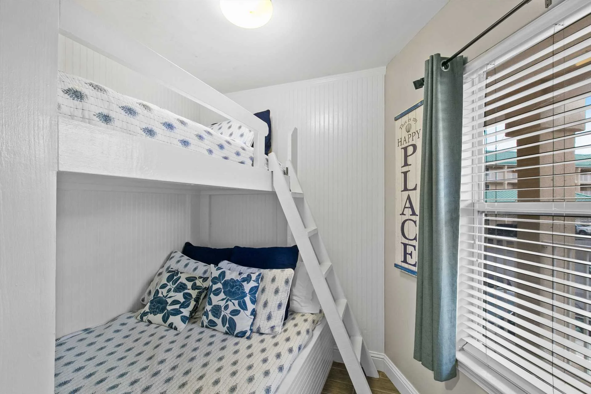 The beautifully renovated Drift Inn unit - 1202 - Photo 2