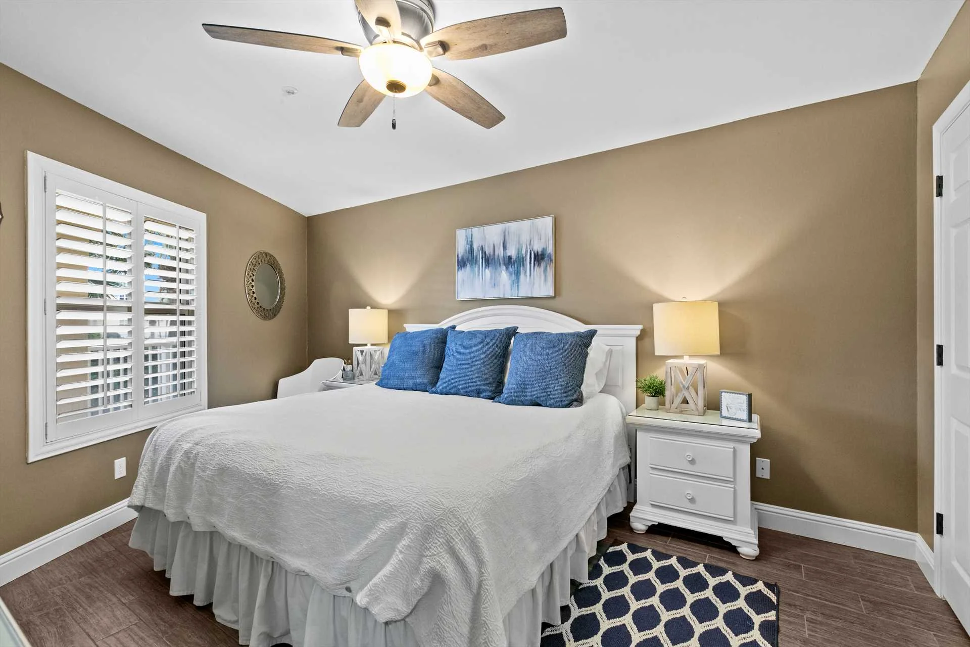 The beautifully renovated Drift Inn unit - 1202 - Photo 4