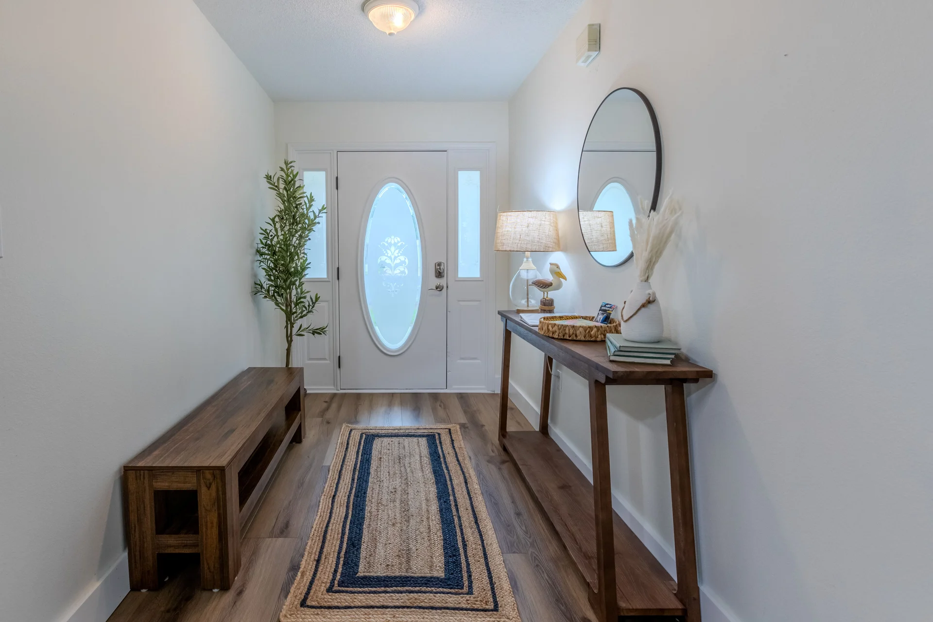 Charming, Pet Friendly Cottage ~ Sleeps 8 ~ Beach Service Included - Photo 2