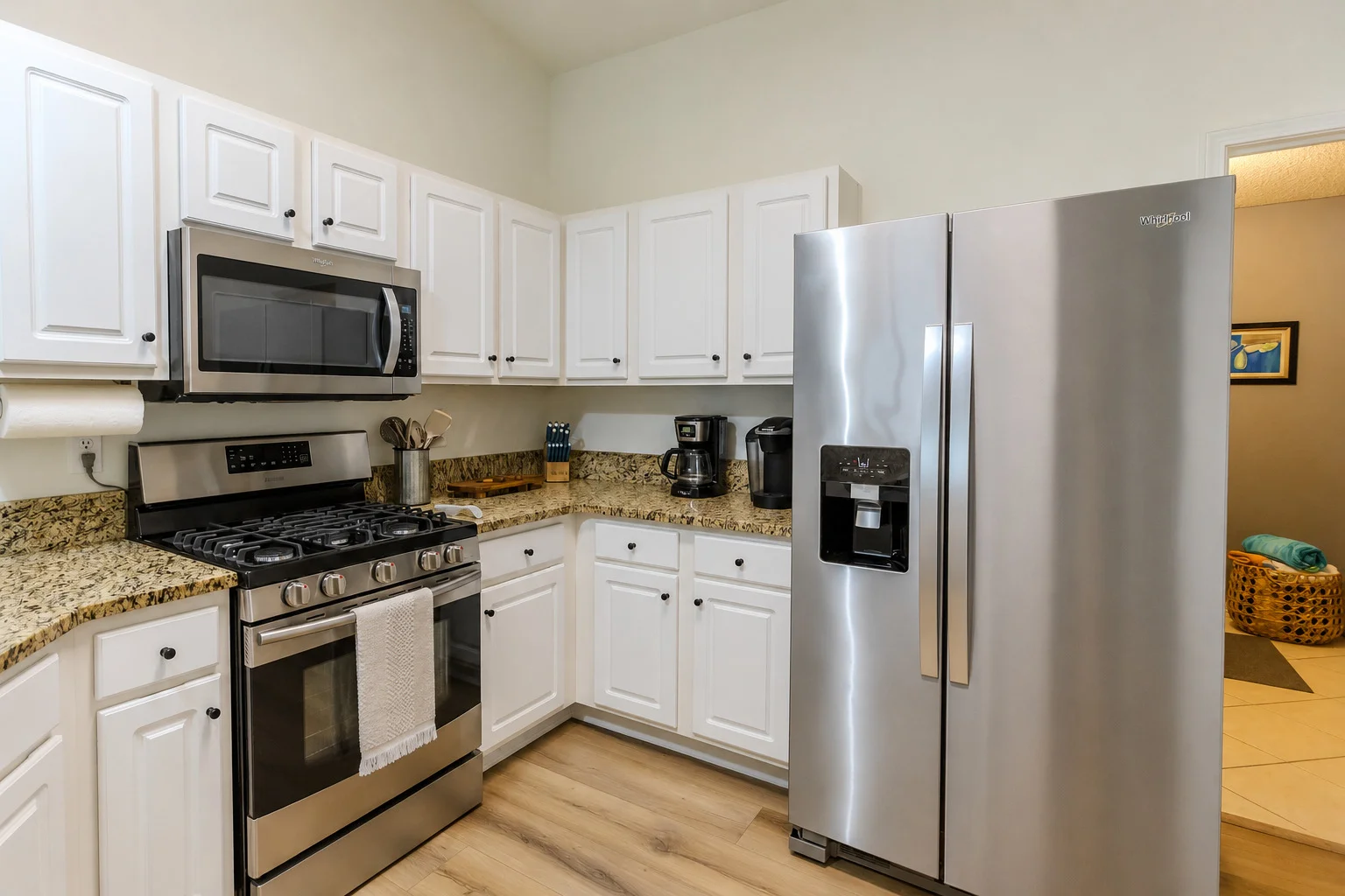 Charming, Pet Friendly Cottage ~ Sleeps 8 ~ Beach Service Included - Photo 3