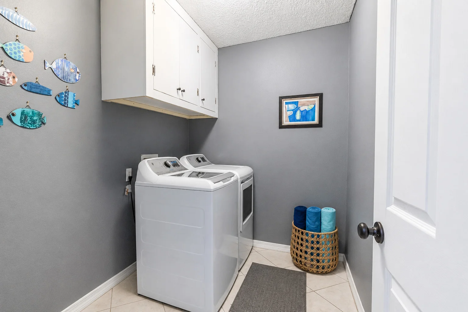 Charming, Pet Friendly Cottage ~ Sleeps 8 ~ Beach Service Included - Photo 14