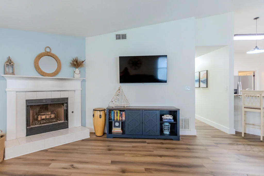 Charming, Pet Friendly Cottage ~ Sleeps 8 ~ Beach Service Included - Photo 7