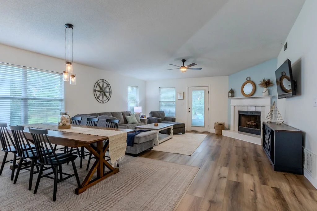 Charming, Pet Friendly Cottage ~ Sleeps 8 ~ Beach Service Included - Photo 5