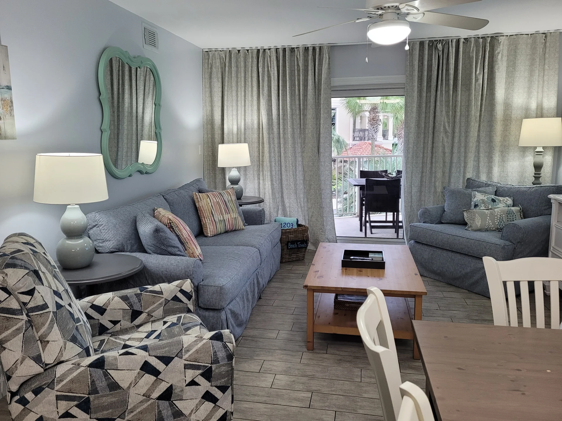 RELAX AND REFRESH Ocean-view balcony, Pet-Friendly, BEACH SERVICE for 4 - Photo 2