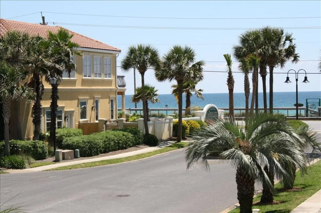 RELAX AND REFRESH Ocean-view balcony, Pet-Friendly, BEACH SERVICE for 4 - Photo 10
