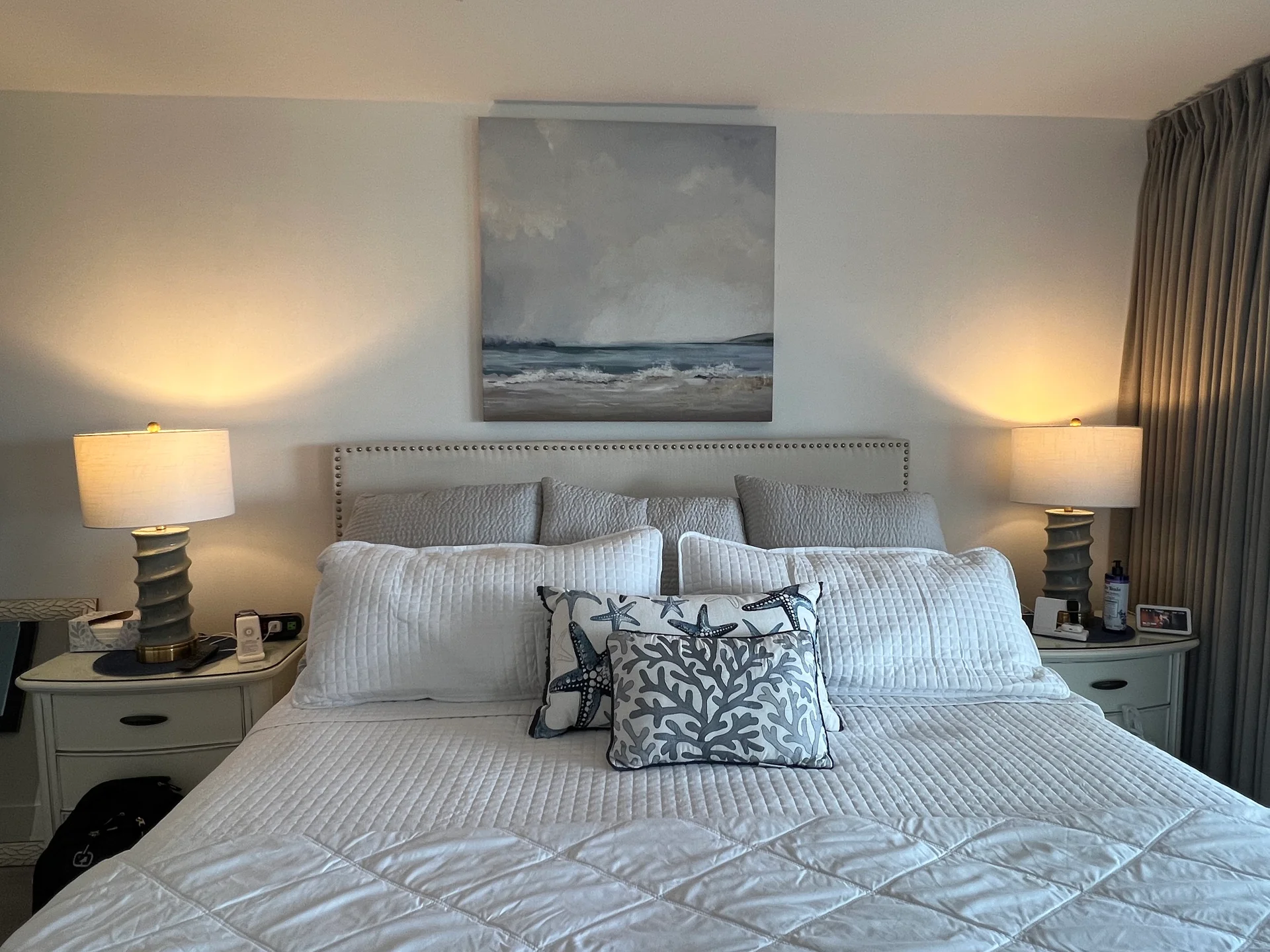 Primary king bedroom with En Suite bathroom and 55” Smart Tv 