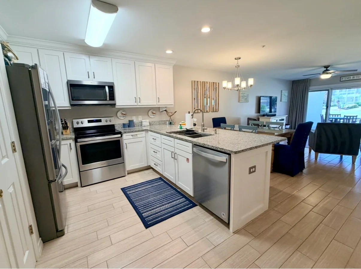 Convenient Updated Ground Floor Unit. 2 Bedrooms/2 Bathrooms - Photo 12