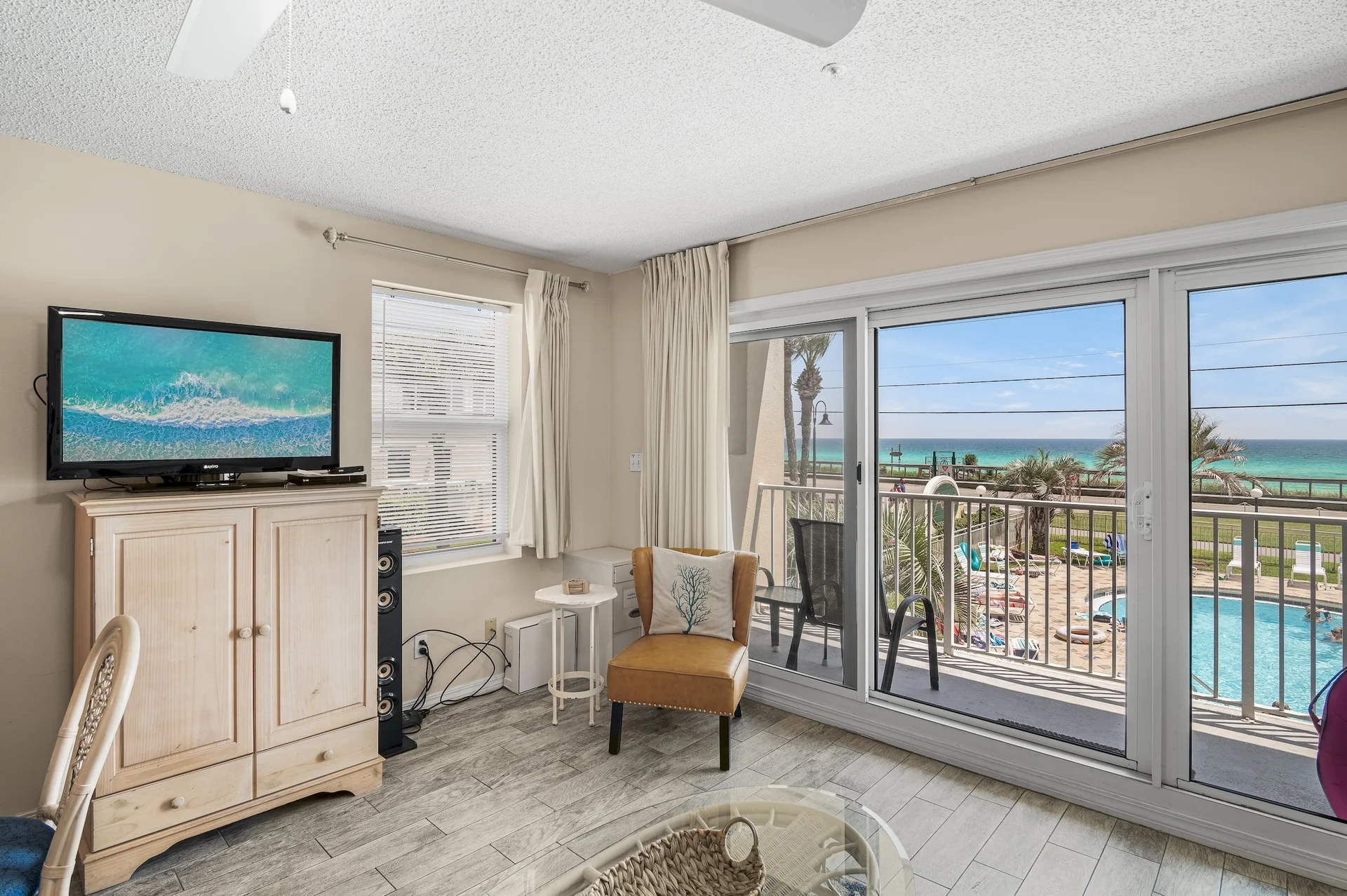 1BR, 2BA • Sleeps 6 • Gulf Front • Beach Service Included - Photo 3